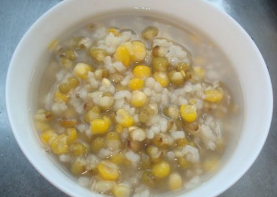 玉米绿豆粥的做法与功效