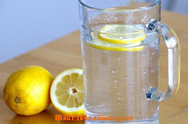  柠檬水的功效与作用 喝柠檬水的好处