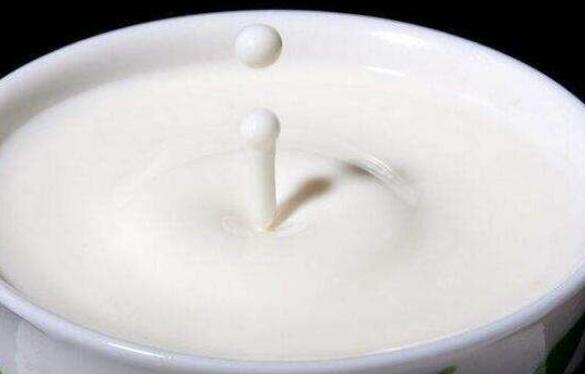 纯牛奶护肤的功效与作用