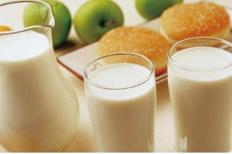 纯牛奶的营养价值 喝纯牛奶的好处与功效