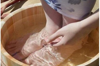 米醋泡脚的功效与作用 米醋泡脚的好处