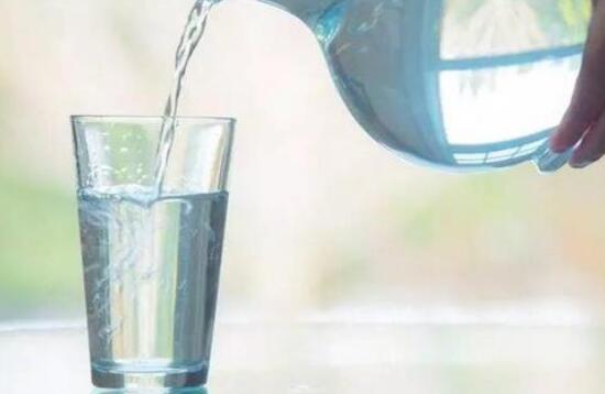 多喝水的好处与坏处 每天多喝水有什么好处