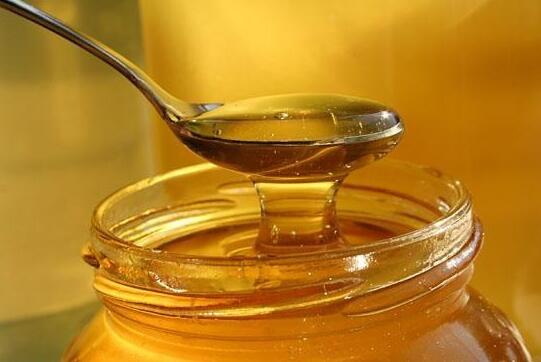 蜂蜜洗脸的好处和坏处 蜂蜜洗脸的正确方法