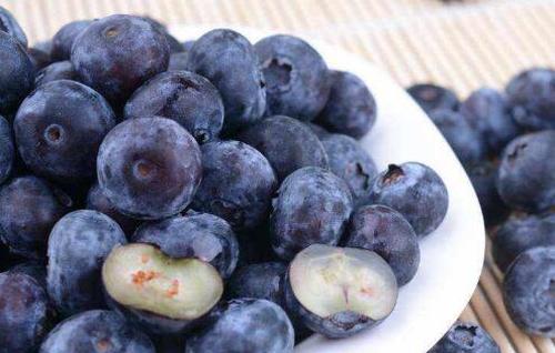 蓝莓蒸熟吃